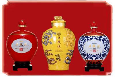 锡林郭勒烟酒回收五粮液各种摆件.jpg